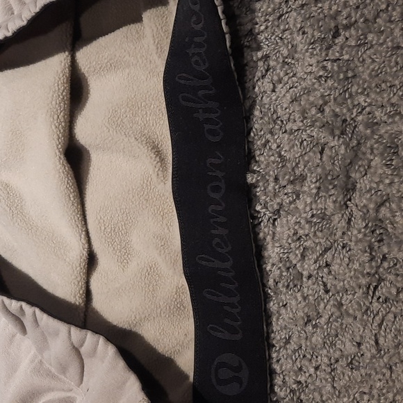 Lululemon Mile High Sweatshirt, gray/silver reflective S-M - Picture 4 of 5